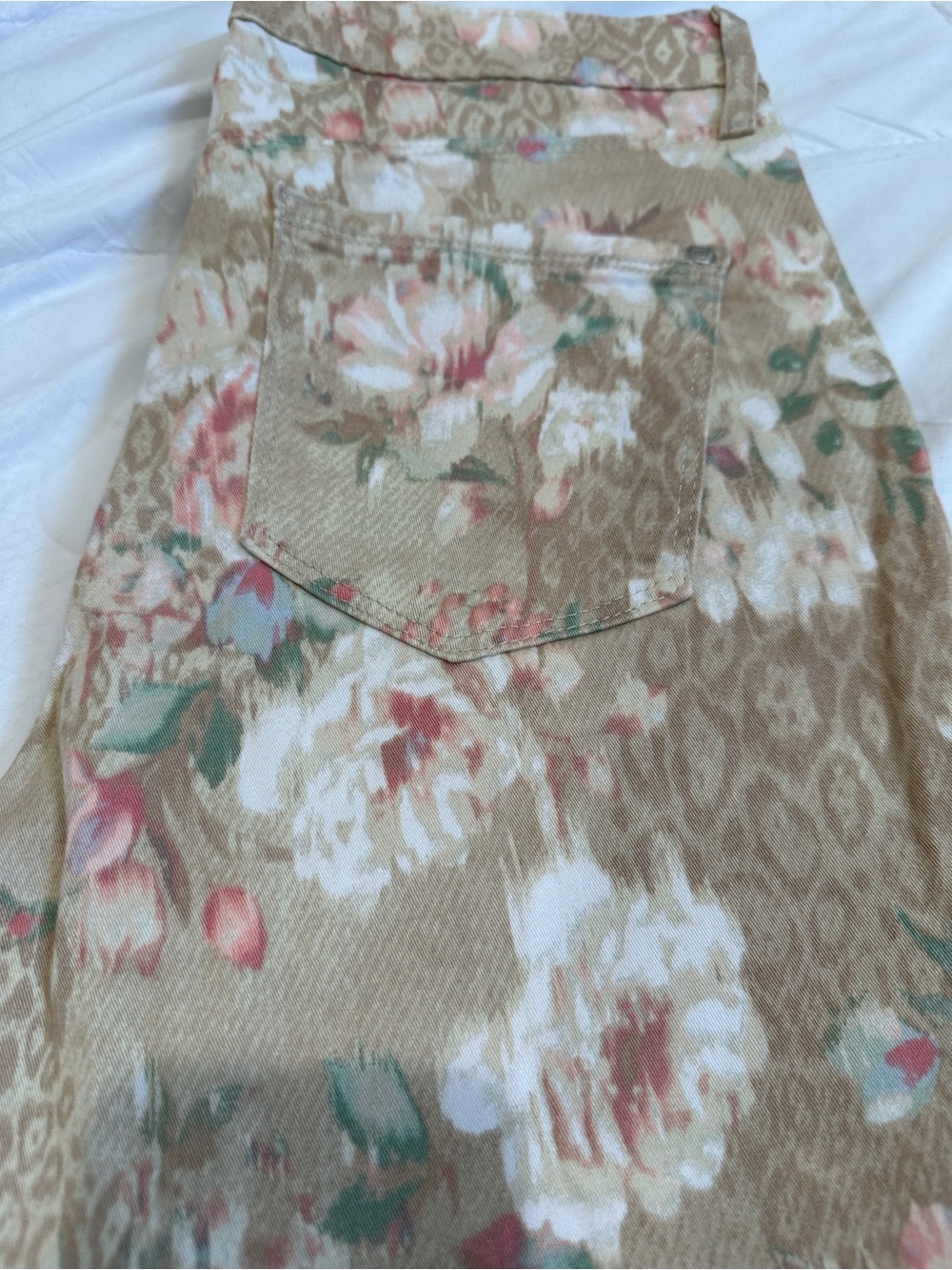 Gloria Vanderbilt Beige Floral Midi Skirt with Back Pocket